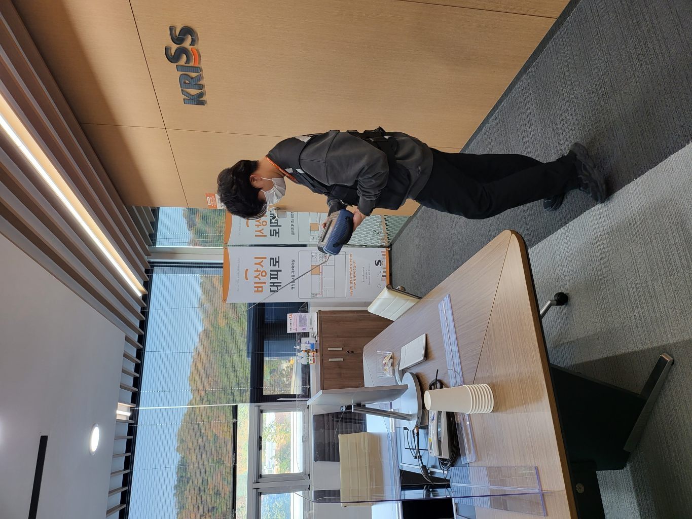 임원 전용 업무용 세단 차량 운전석 하단 OBD 포트 직결 도청기